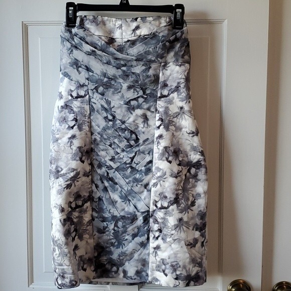 NWT CYNTHIA STEFFE GRAY CREAM STRAPLESS SHEATH DRESS FLORAL CHIFFON SATIN SIZE 8 - Picture 2 of 16